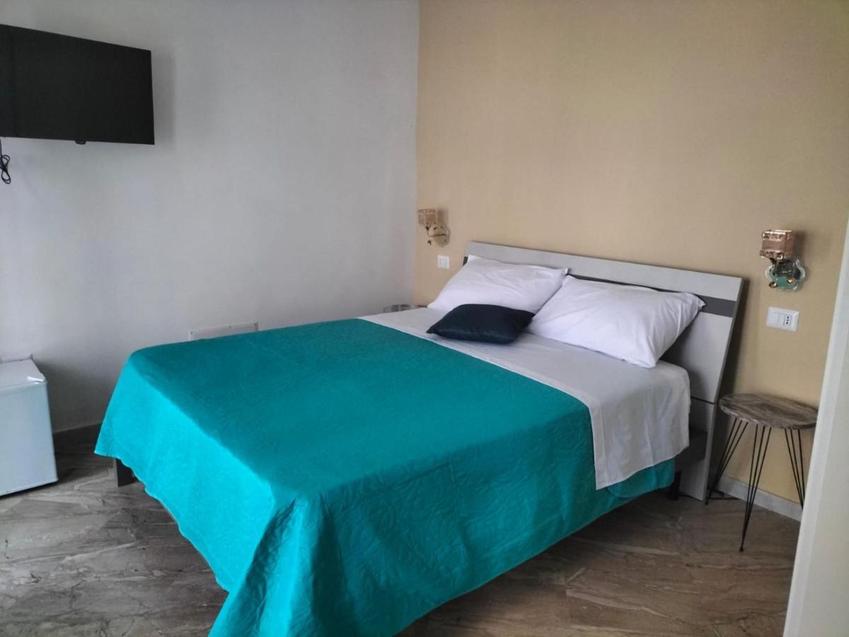 Bed and Breakfast Al Centro Формия Экстерьер фото